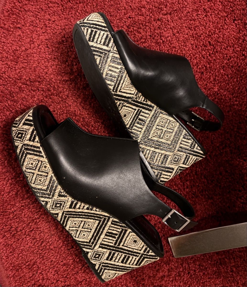 Damenschuhe: Sandales plateau p.39 – Gebraucht aus Sion von DayJenn