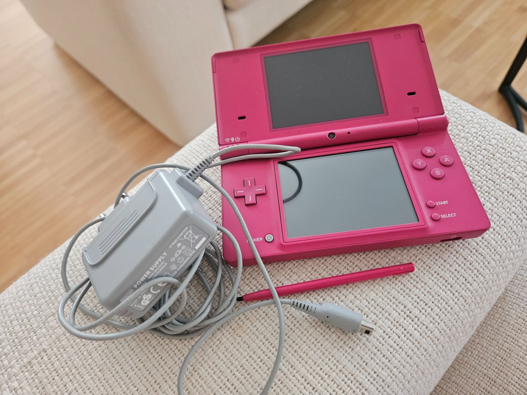 Nintendo Console: Nintendo DSi pink – Usato da Frauenfeld venduto da Jewells-Child