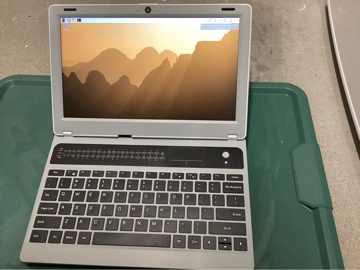 Raspberry Pi PC: Raspberry CrowPi Laptop inklusive Raspberry 4 mit 4Gb – Nuovo (secondo la descrizione) da Dürnten venduto da Lennon8 2