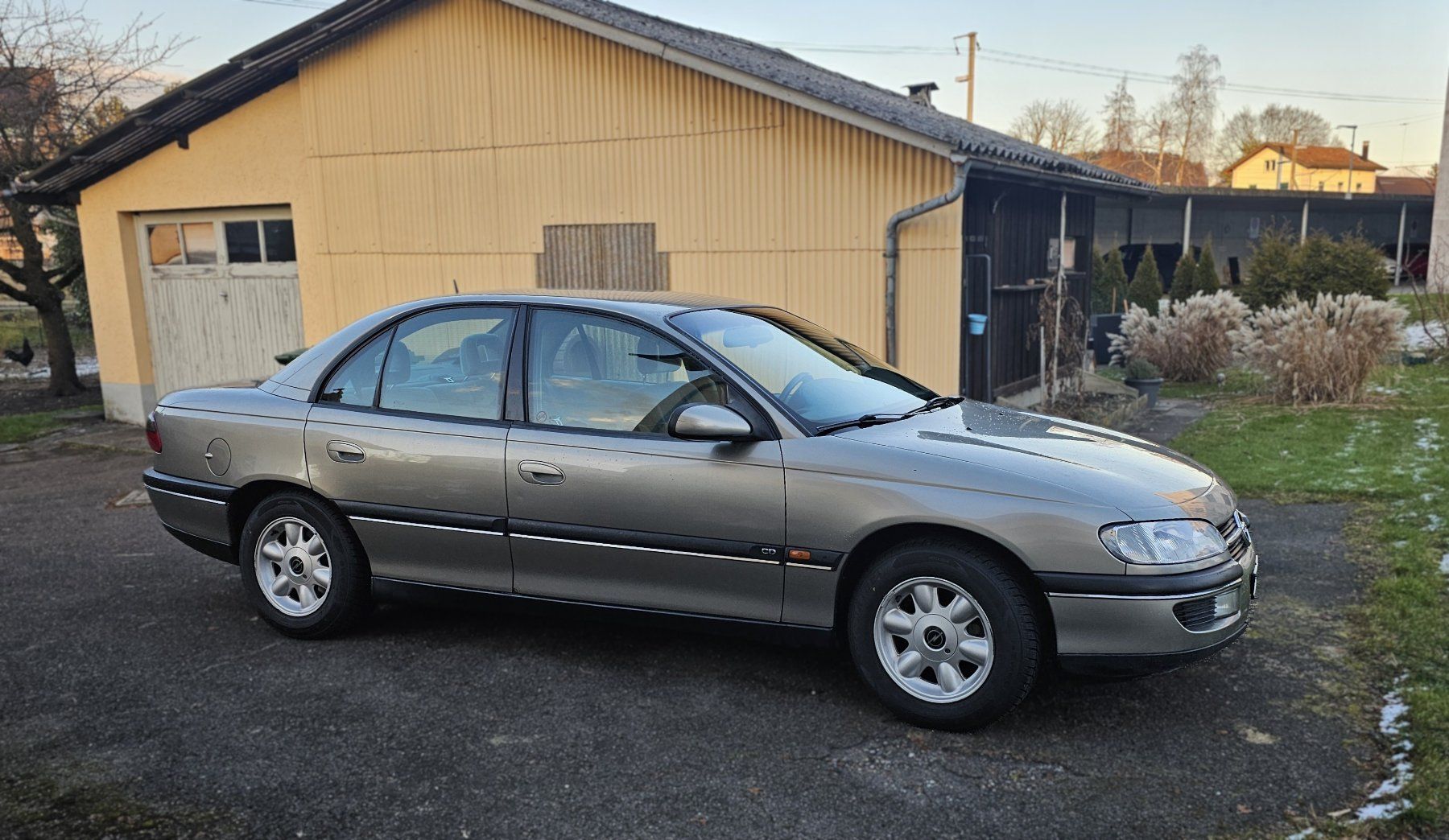 Opel Autos: Opel Omega B 2.5L V6 CD Benzin Automat Anhängekupplung – Gebraucht aus Wallenwil von marcisalm