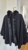 Schwarzer  Cape mit fakePelzkragen, Grösse M/L Top!