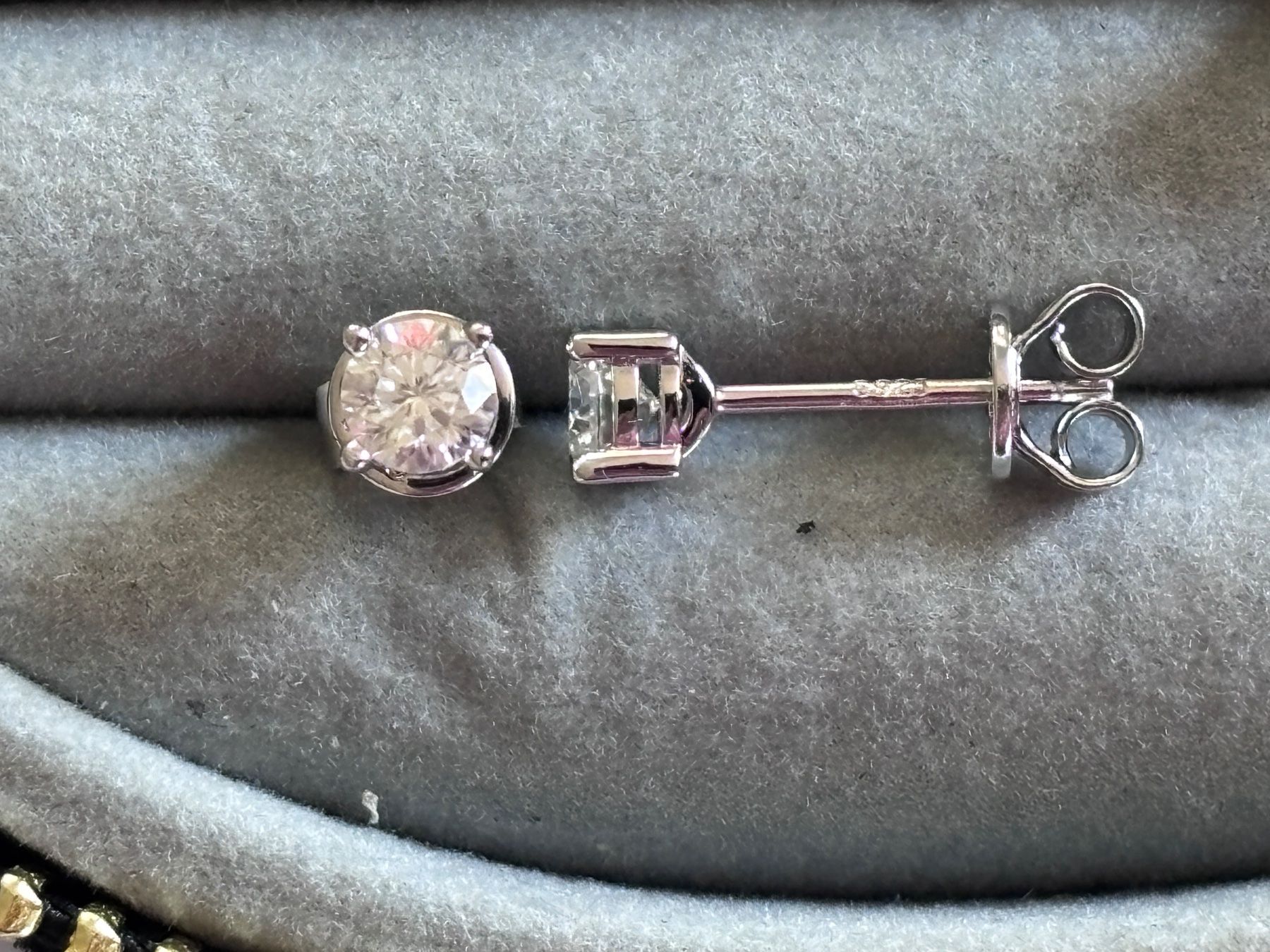 Orecchini pendenti & Orecchini a lobo: Moissanite Classic Earring studs. 4 mm stone size. – Nuovo (secondo la descrizione) da Dübendorf venduto da S1973E 7
