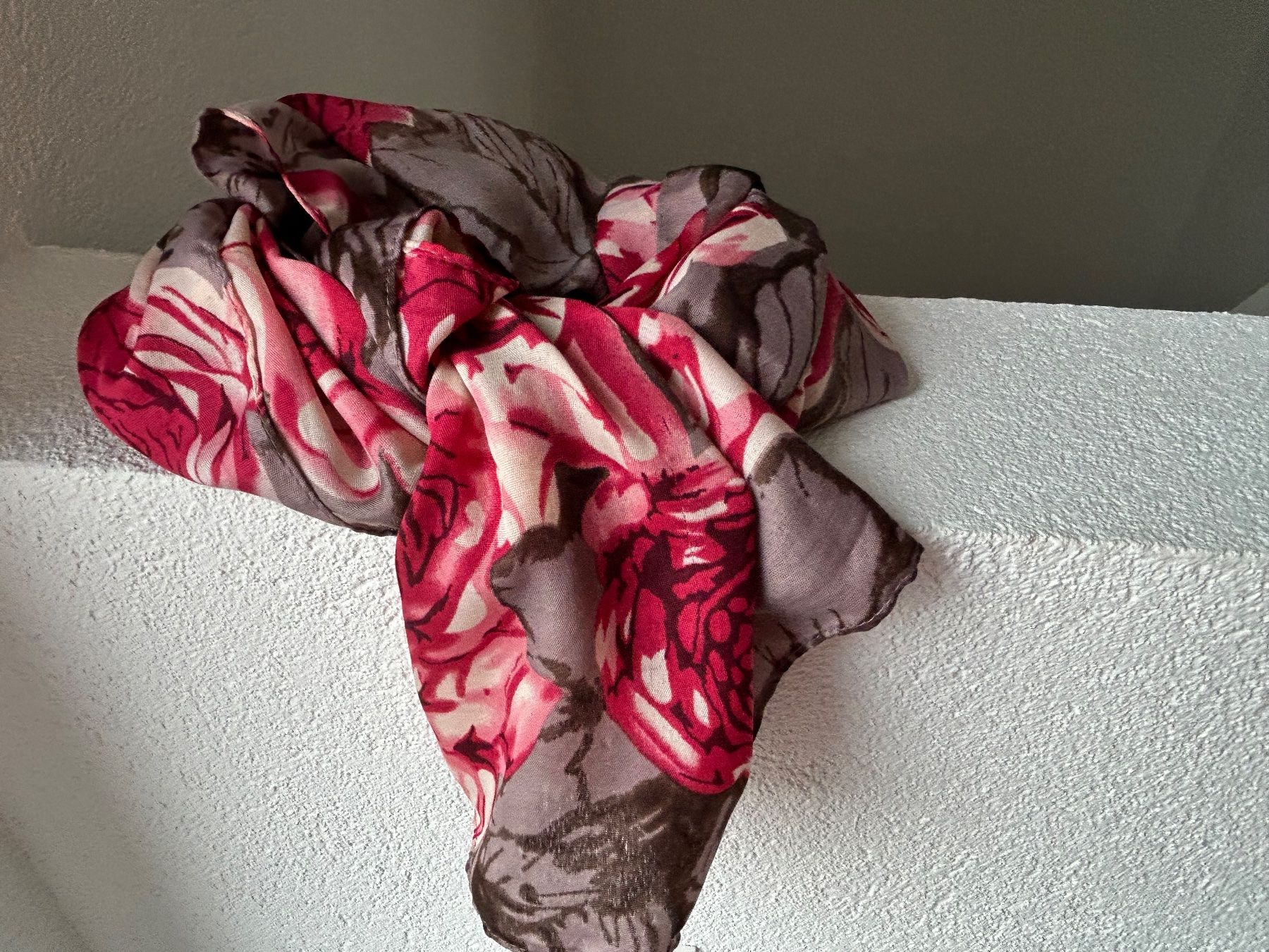 Foulard & Sciarpe: wunderschöner Schal mit Rosenmotiv – Nuovo (secondo la descrizione) da Eschenz venduto da glaro14 3