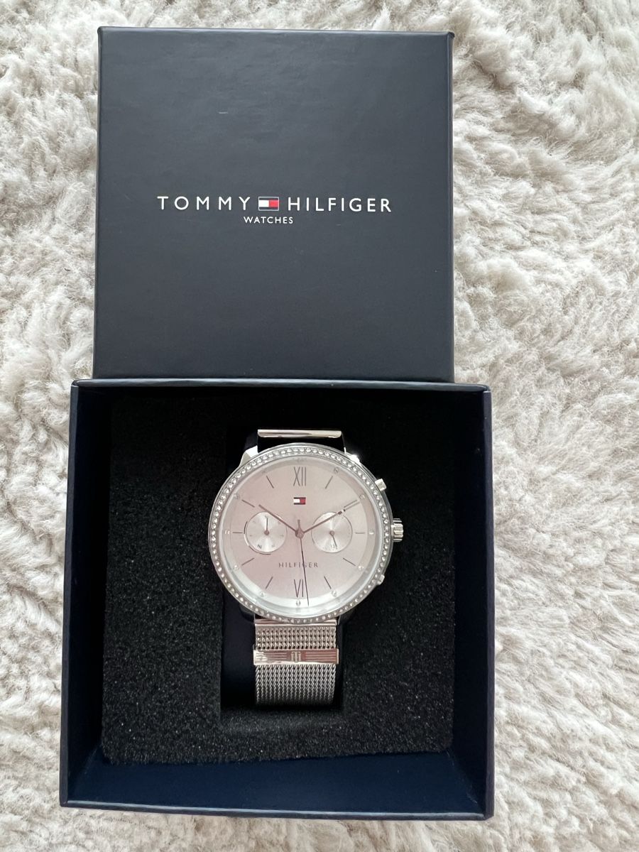 Tommy Hilfiger Armbänder & -reifen: NEU Tommy Hilfiger Damen Uhr Silber Mesh – Neu und originalverpackt aus Basel von Eyla