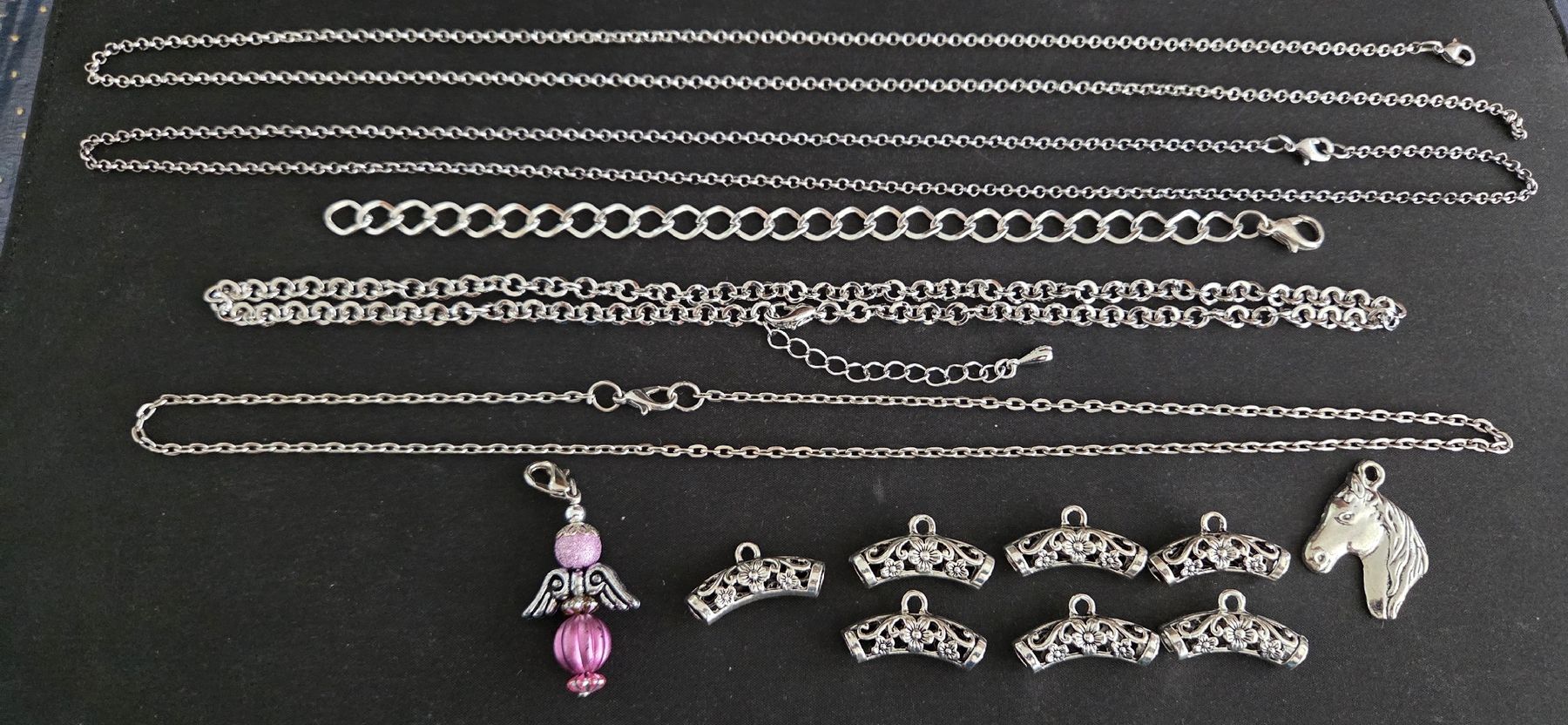 Autres bijoux: Lots de Bijoux, breloques & connecteurs fleurs... – D'occasion à Neuchâtel par golden02
