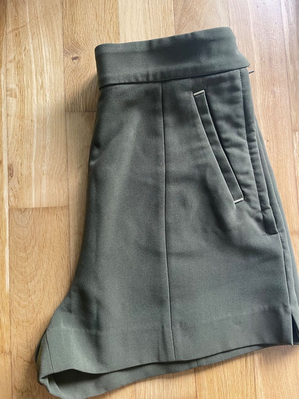 H&M Pantaloni: Short H&M – Usato da Sierre venduto da e_vrn 3