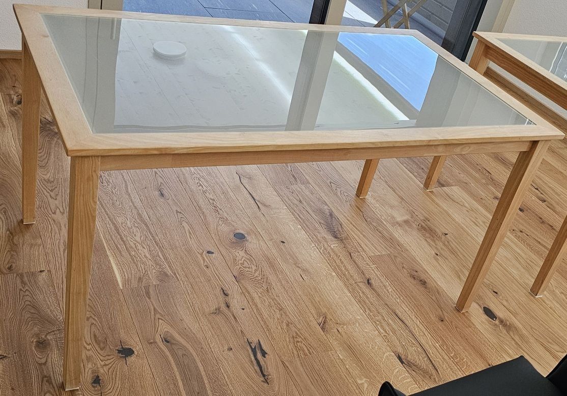 Tables: Ess- oder Wohnzimmertisch mit Glas-Tischplatte – D'occasion à Giswil par Kubauz 1