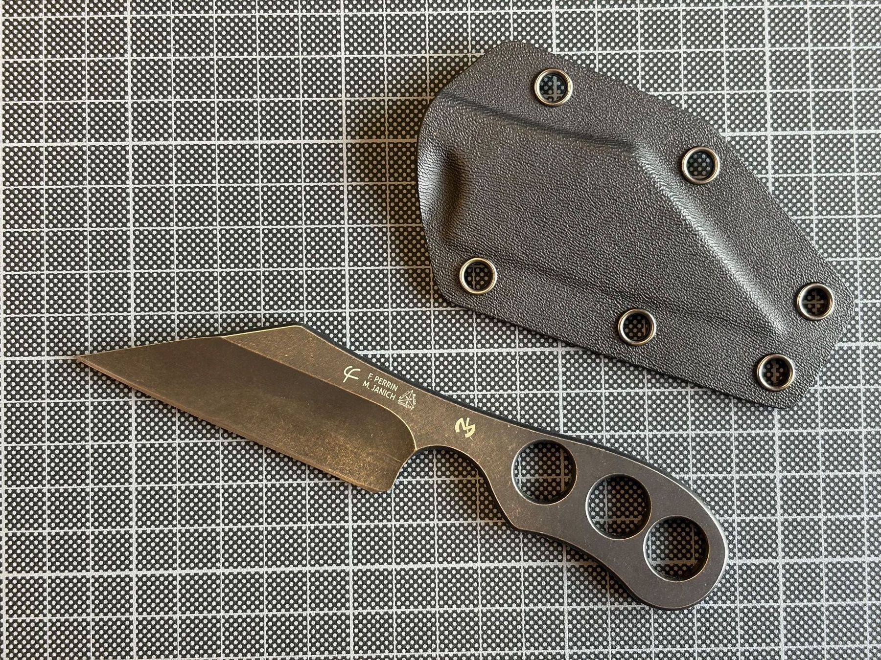Coltellini militari: FRED PERRIN / MICHAEL JANICH FUSION NECKKNIFE – Usato da Flums venduto da alpine.fieldnotes