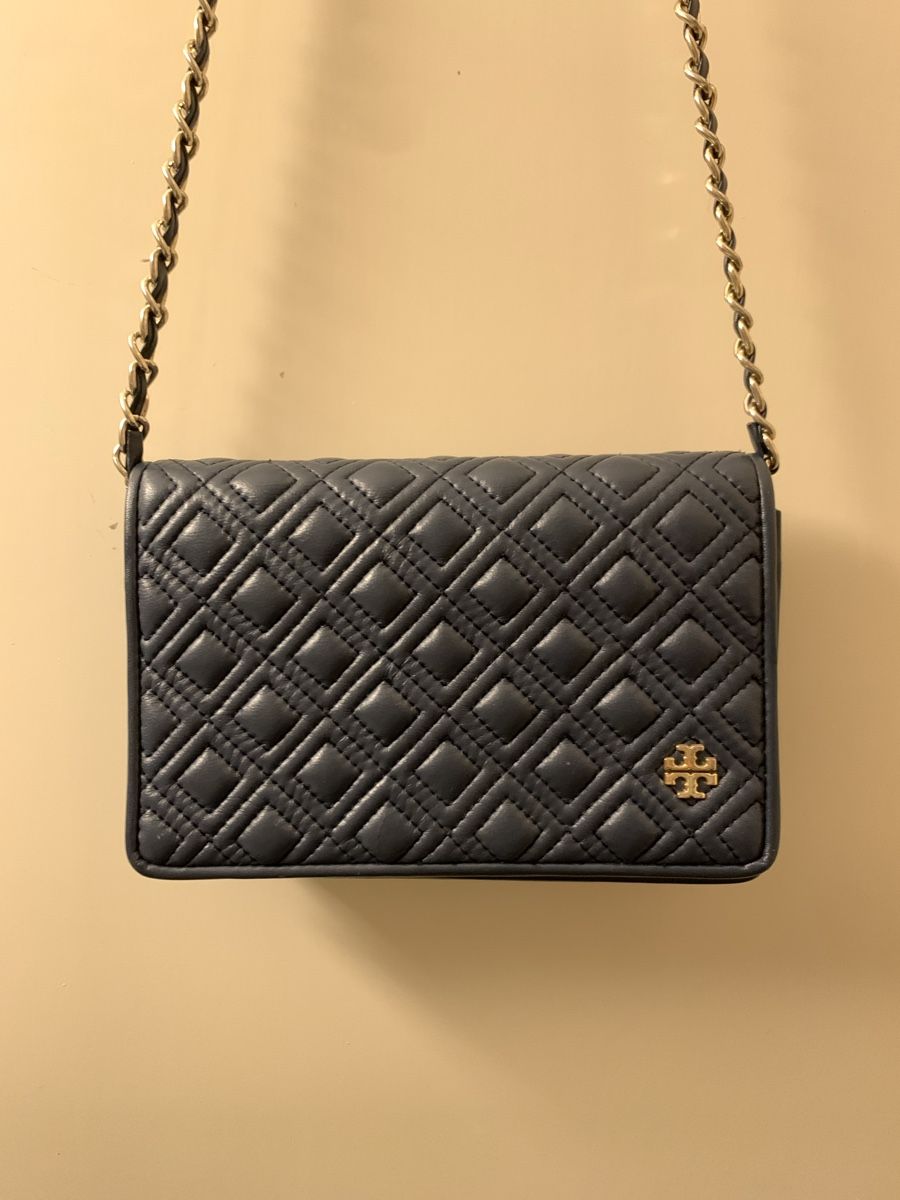 Tory Burch Sacs femmes: Tory Burch Fleming Quilted Lambskin Shoulder Bag – D'occasion à Zürich par mzh_9l8h 7