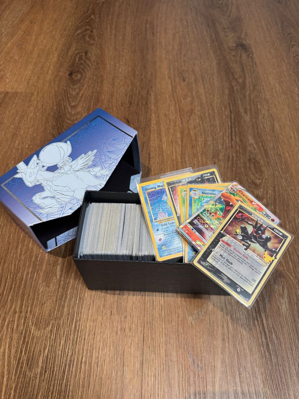 Pokémon Sammelbilder & Trading cards: Pokemon Karten Box - Ungefähr 300 Karten – Neu (gemäss Beschreibung) aus Winterthur von hershanking
