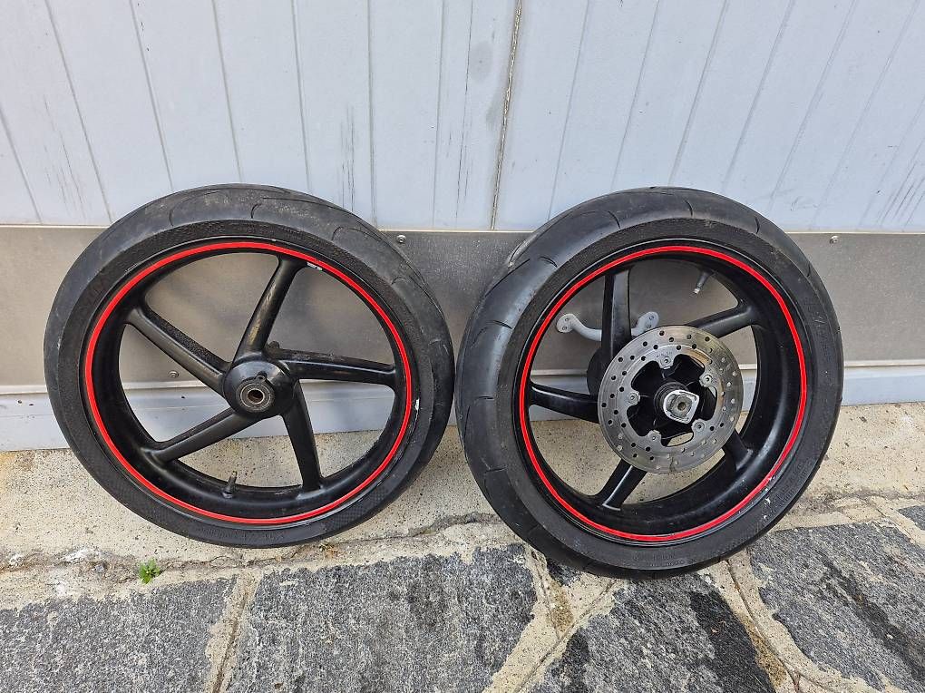 Aprilia Tutti i ricambio per moto: Ruote Aprilia 125 RS – Usato da Riva San Vitale venduto da Marneta 1
