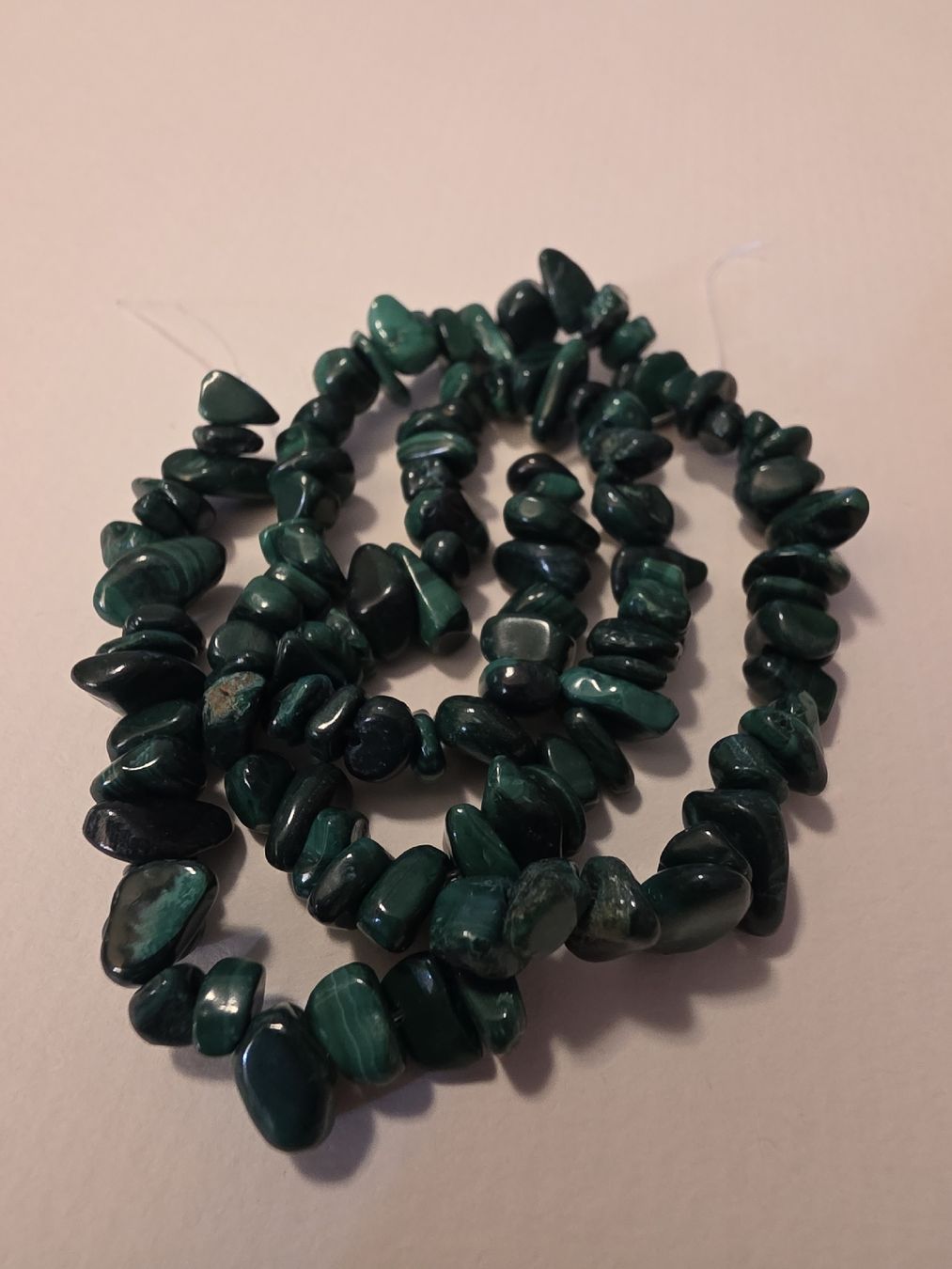 Minerali & Pietre curative: Malachit Splitter ca. 5-11mm. Strang – Nuovo e nell'imballaggio originale da Menziken venduto da Mirager 2