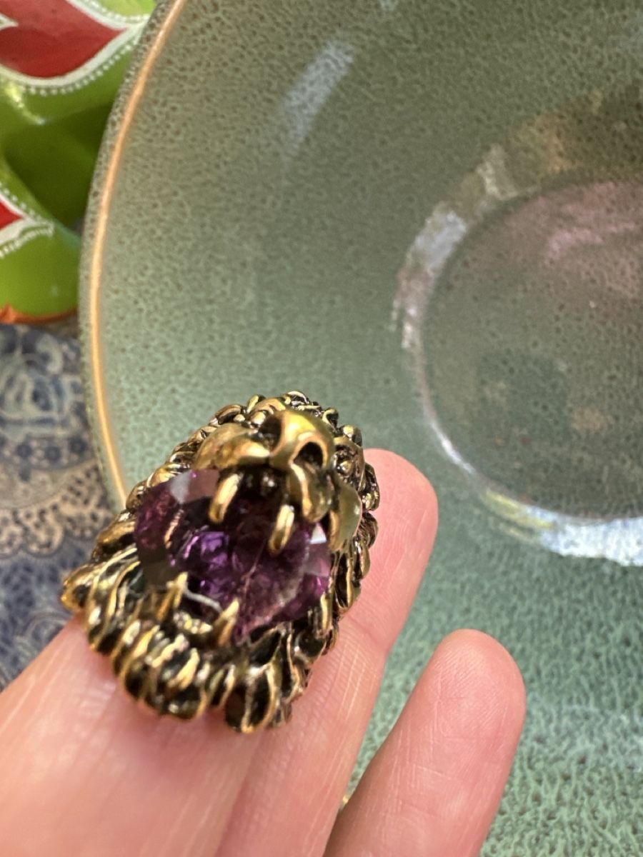 Gucci Anelli: Gucci Löwenkopf Ring mit Amethyst-Stein – Usato da Thalwil venduto da vir_8f2m 3