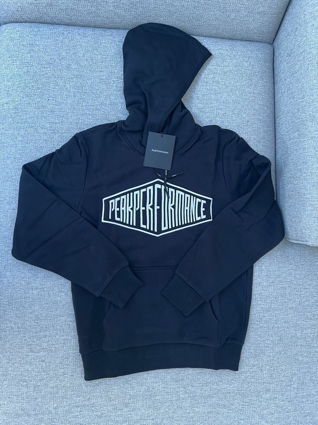 Peak Performance Pullover & Sweatshirts: NEU Original PEAK PERFORMANCE Hoodie, Grösse S – Neu und originalverpackt aus Biel-Benken BL von Aplus0 1
