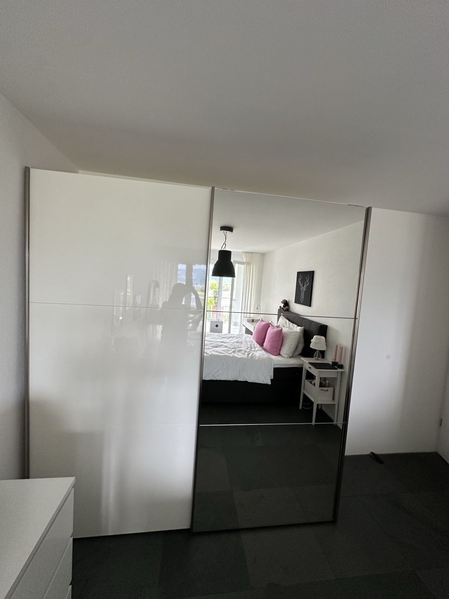 Interio Armadi: Kleiderschrank mit Schiebetüren – Usato da Erlenbach ZH venduto da fab_d28j 1