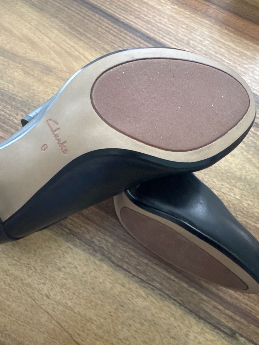 Clarks Scarpe da donna: Clarks Halbschuhe, schwarz, Gr. 6, neuwertig – Usato da Küssnacht am Rigi venduto da Honeggler 2