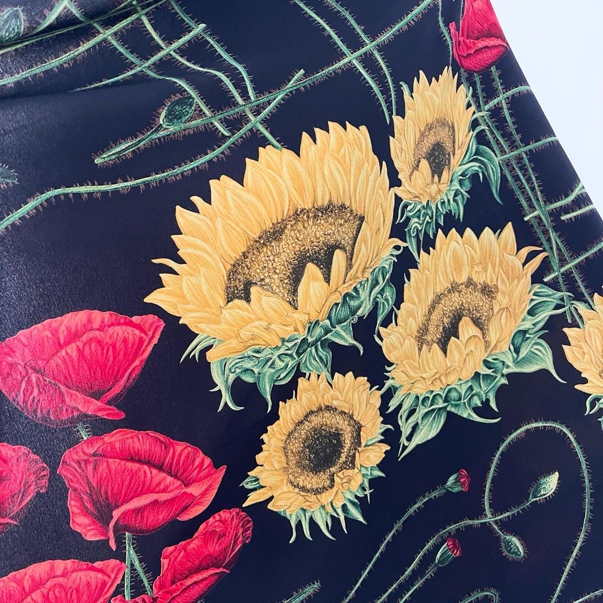 Fabric Frontline Foulard & Sciarpe: FABRIC FRONTLINE Silk Scarf – Nuovo (secondo la descrizione) da Emmen venduto da Avviivva_Com2023 1