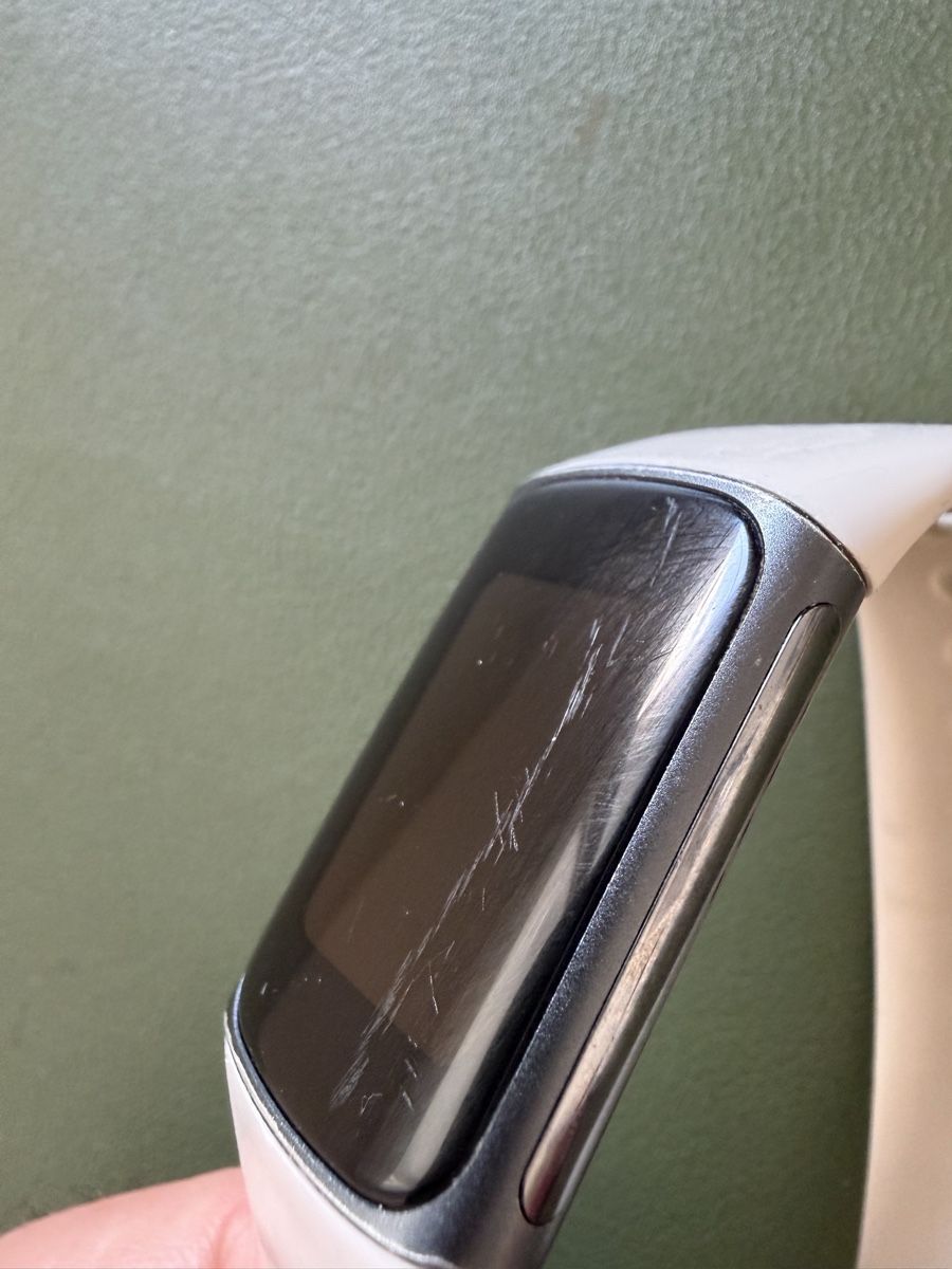 Fitbit Smartwatch: Fit bit Charge 5 – D'occasion à Zug par cp_creative 1