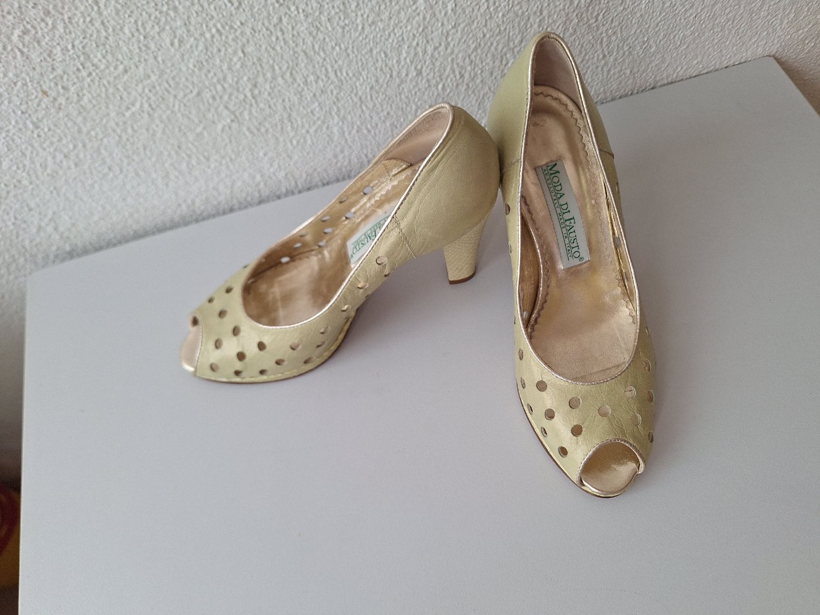 Scarpe da donna: Pumps hellgrün Grösse 37 Lochmuster  Leder – Usato da Luzern venduto da ire_rq7s 1