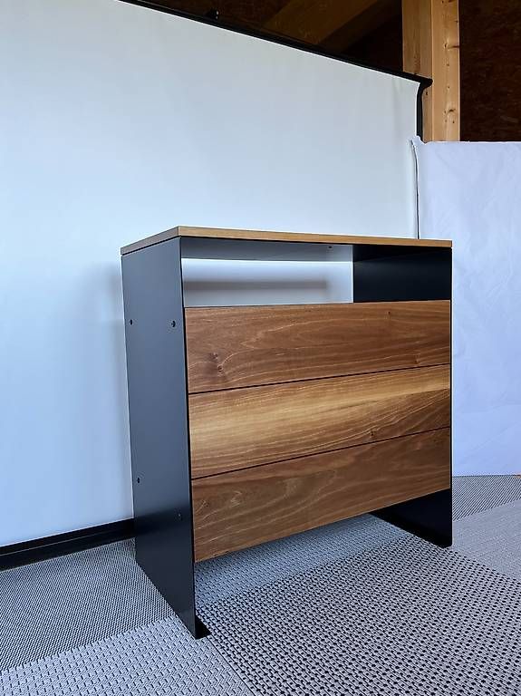 Cassettiere: Nussbaum Kommode in Schreinerqualität – Nuovo (secondo la descrizione) da Schlossrued venduto da Hunziker_93