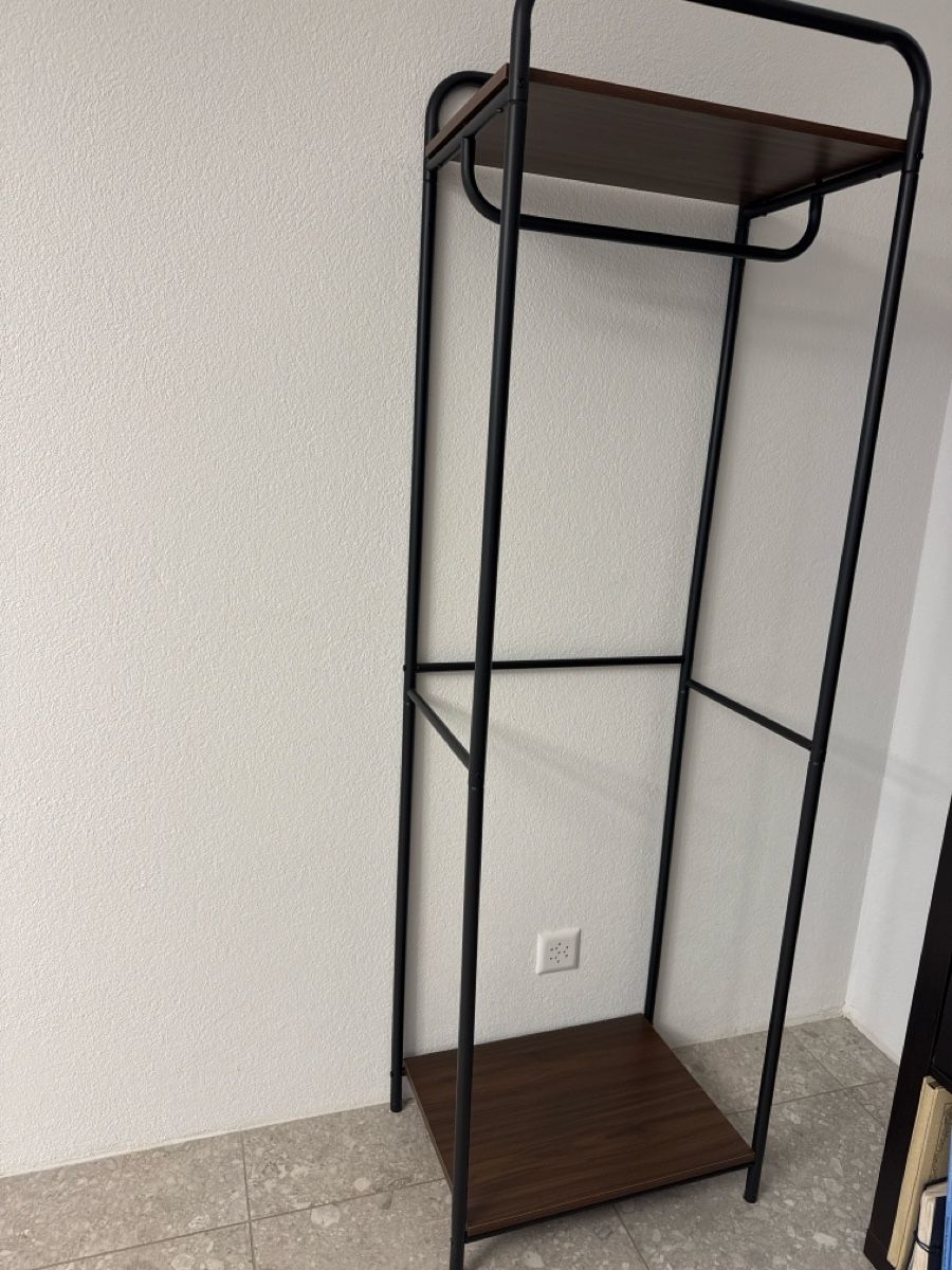 Porte manteau: Stylish Clothes Rack - Like New – D'occasion à Jonen par chrispluess