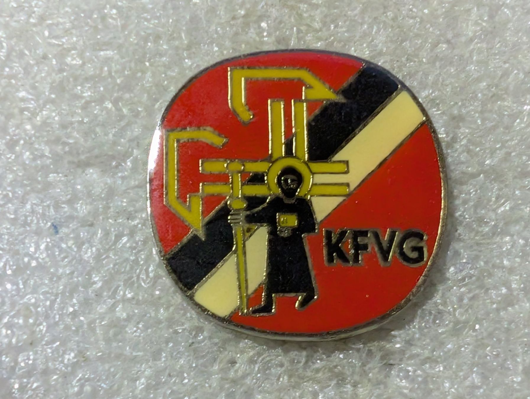 Placchette & Badge: Ansteckpin 122: KFVG – Usato da Oppligen venduto da Pin-Fall-Shop