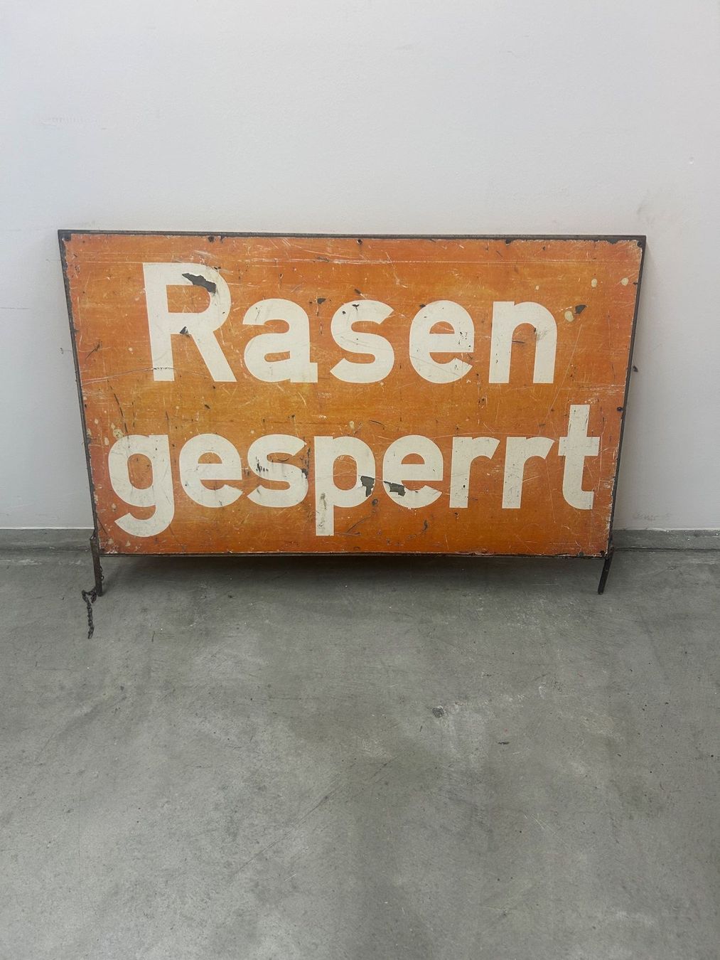 Ecriteaux: altes Blech-/Eisenschild Rasen gesperrt – D'occasion à Zürich par Levelart