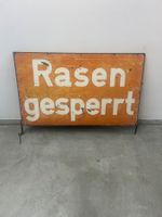 altes Blech-/Eisenschild Rasen gesperrt
