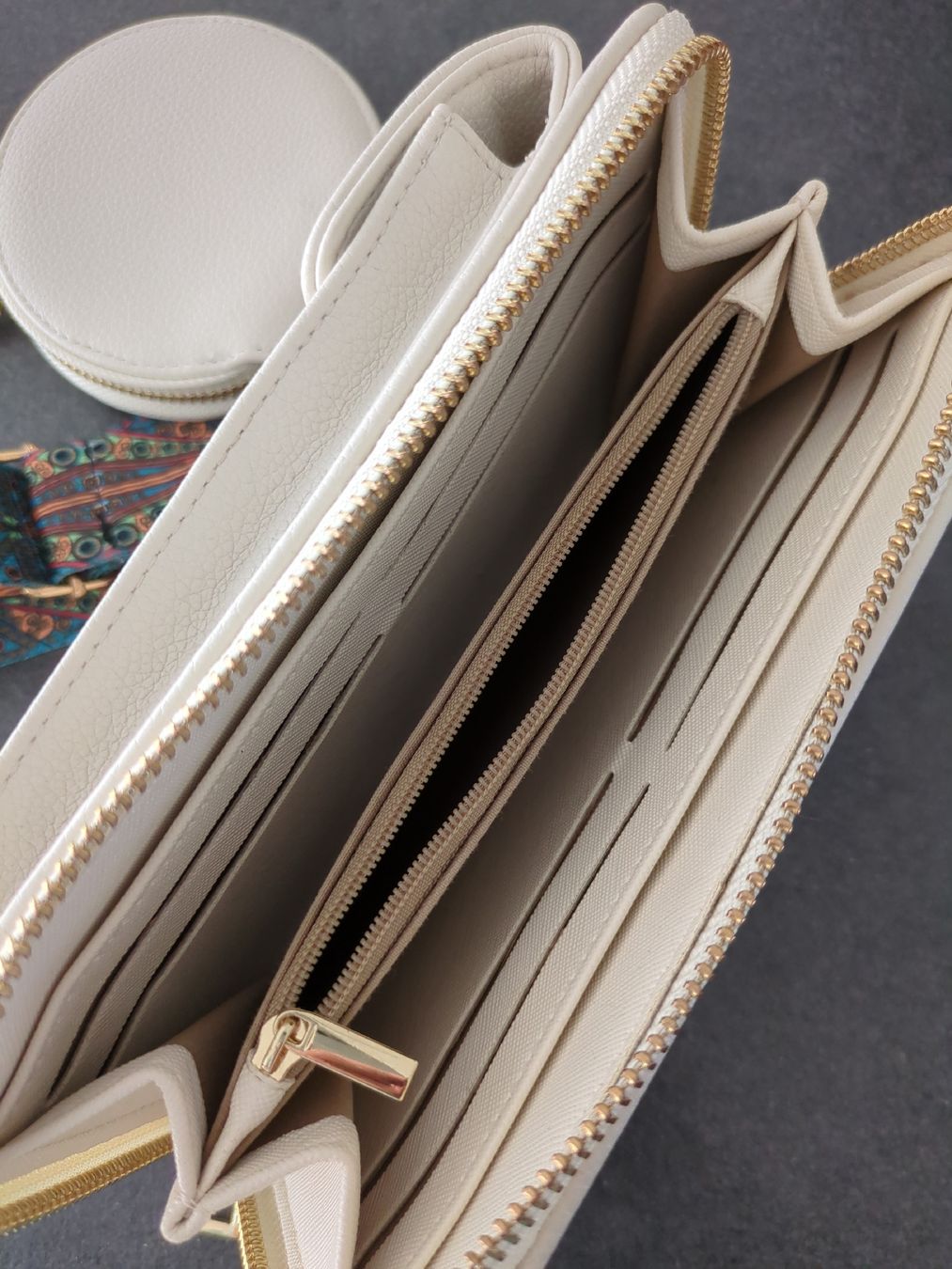 Altro in  Abbigliamento & Accessori: Petit sac pratique beige clair – Usato da Sion venduto da sor_f85g 1
