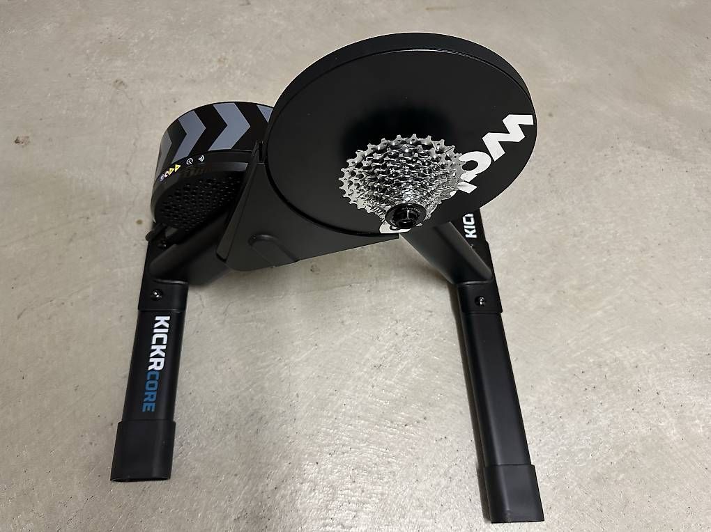 Hometrainer: Neuwertiger Wahoo KICKR CORE Smart-Rollentrainer – Nuovo e nell'imballaggio originale da Meisterschwanden venduto da Chaeberli 1