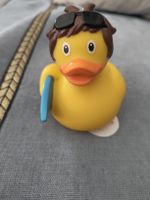 Cooler Surfer-Ente mit Surfbrett 🏄‍♂️
