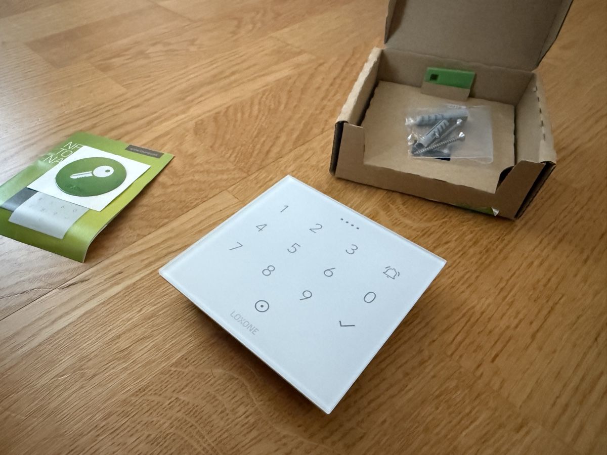 Loxone Composants électroniques: LOXONE - NFC CODE TOUCH FOR NANO (Neu) – Neuf avec emballage d'origine à Bottmingen par theskymax