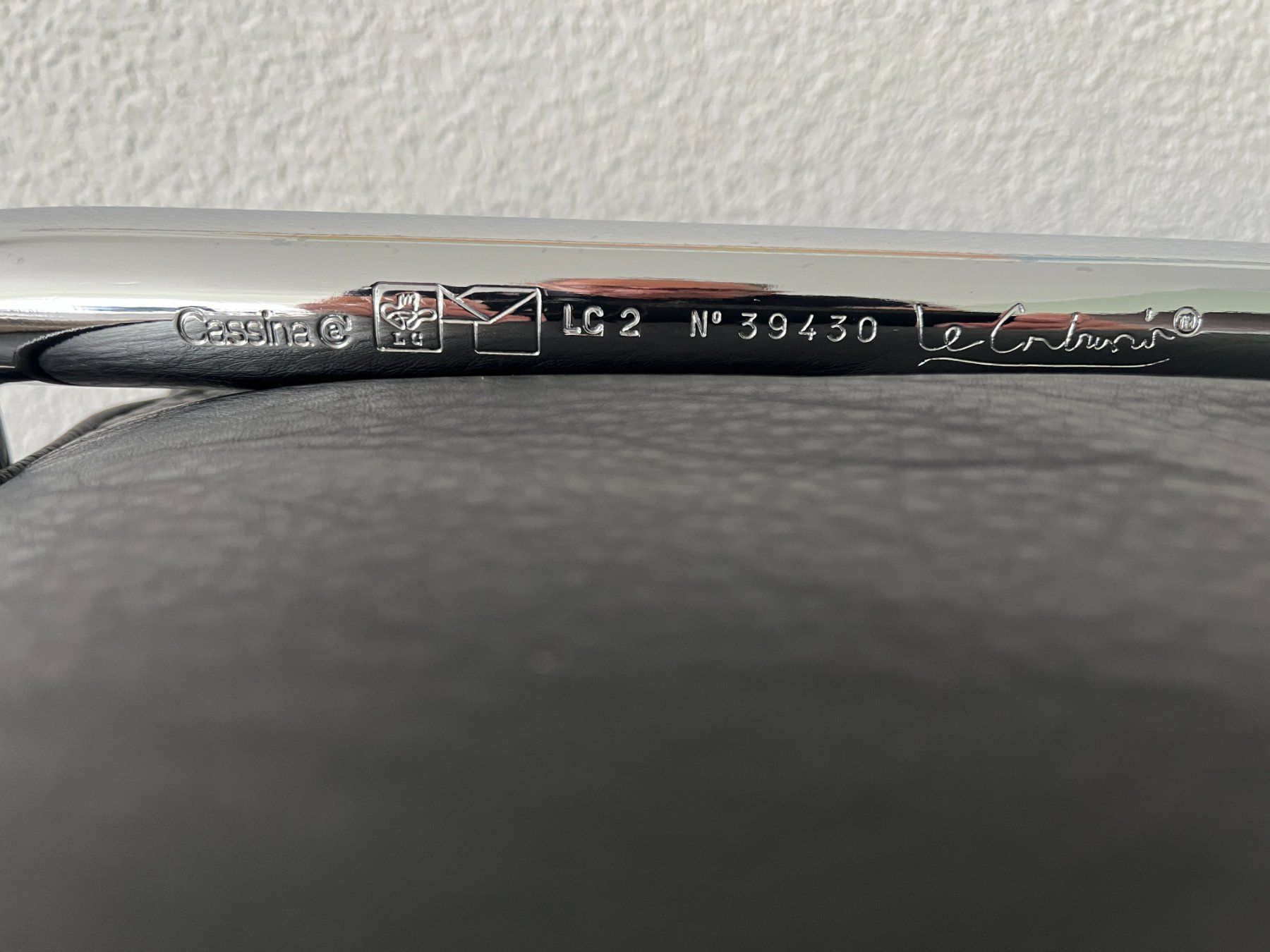 Le Corbusier Poltrone: Le Corbusier Sessel in schwarzem Leder – Usato da Volketswil venduto da hmnp 4