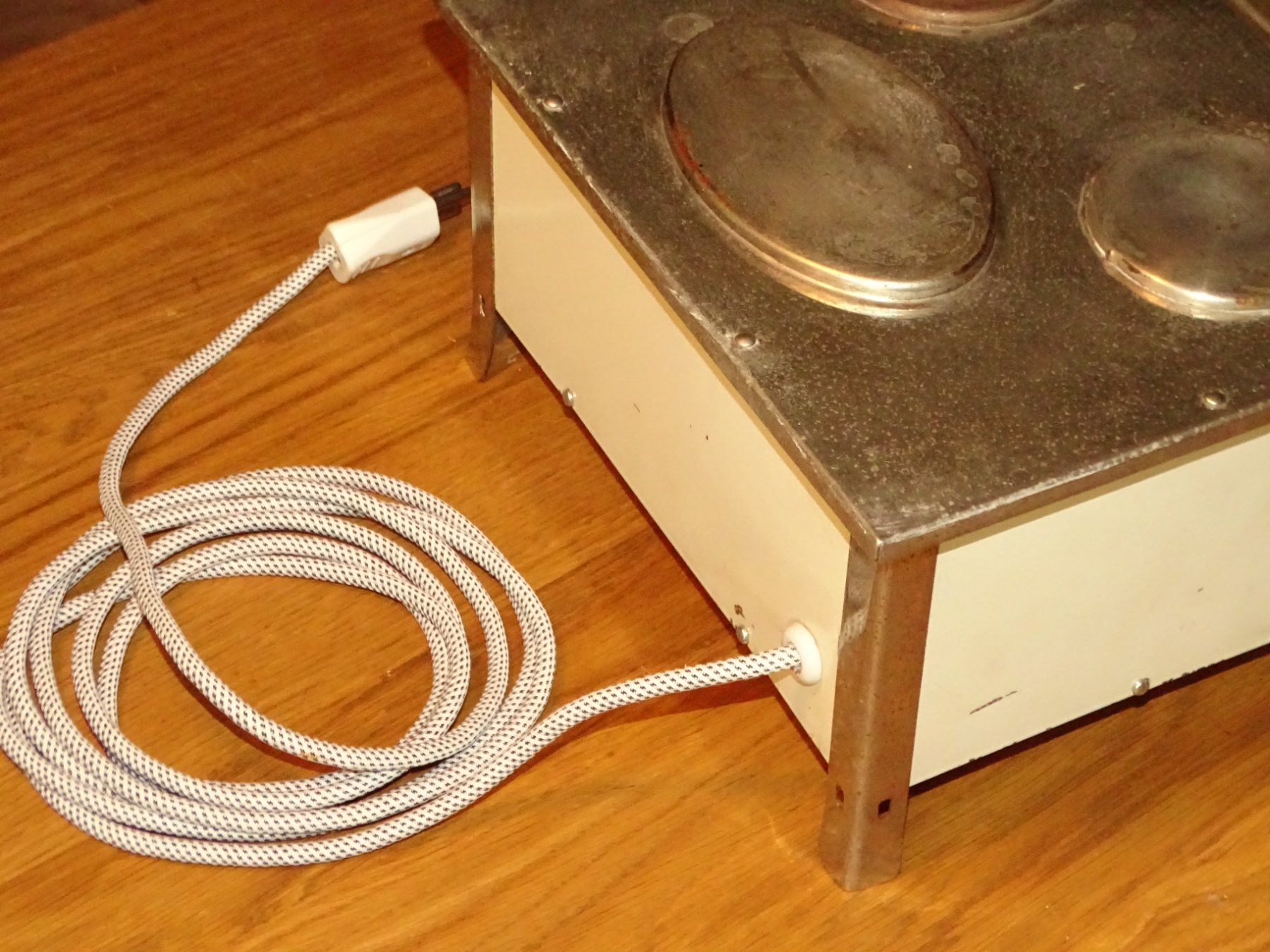 Jouets: Kinder Spielzeugherd elektrisch – D'occasion à Hirzel par Musicman03 9
