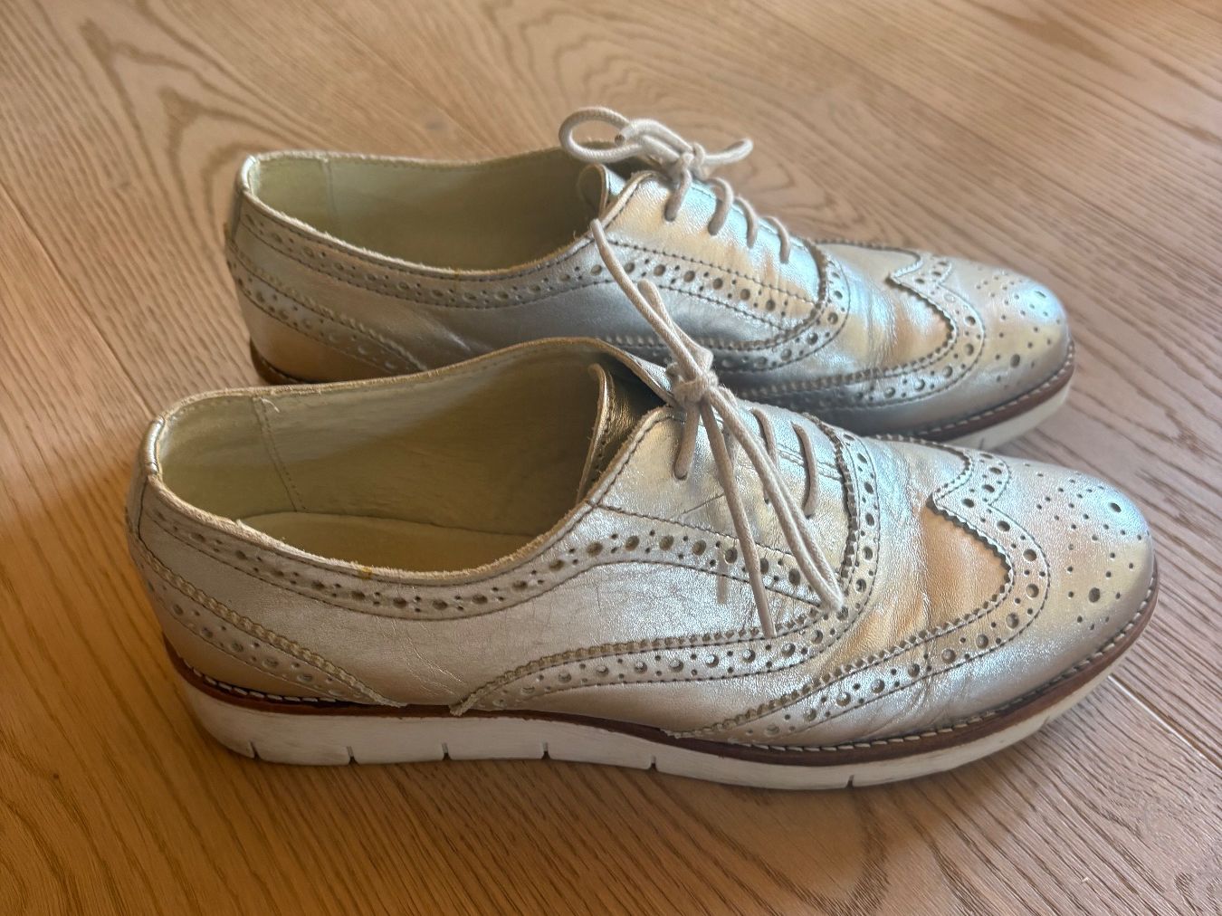 Damenschuhe: Silberne Schuhe Grösse 39 – Gebraucht aus Langnau am Albis von mha_2mts 5