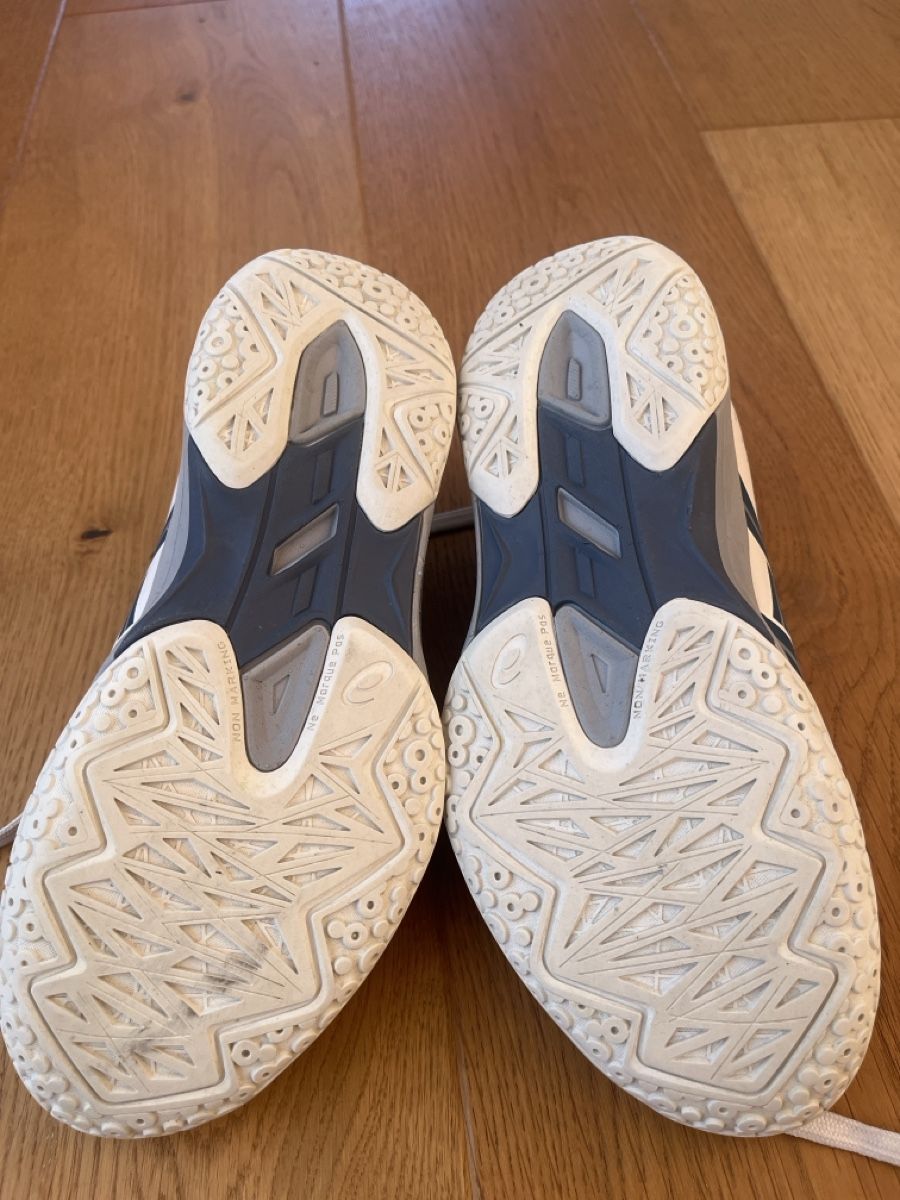 Schuhe für Jungen: Hallenschuhe asics Gr. 36 – Gebraucht aus Balmberg von Berglihof 2