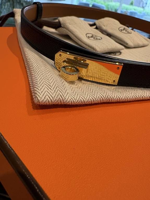 Gürtel: Hermès Kelly Belt Gold Noir. – Gebraucht aus Herrliberg von jil_y77h 3