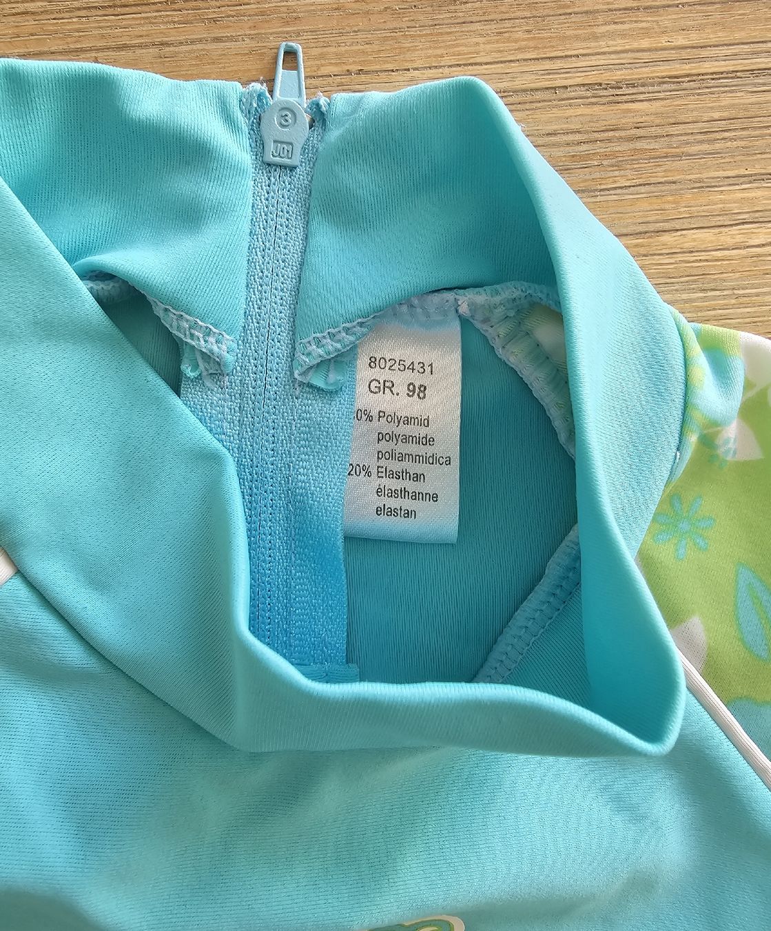 Costumi da bagno: Kinder Badeshirt Grösse 98 – Usato da Basel venduto da Sinibini86 1