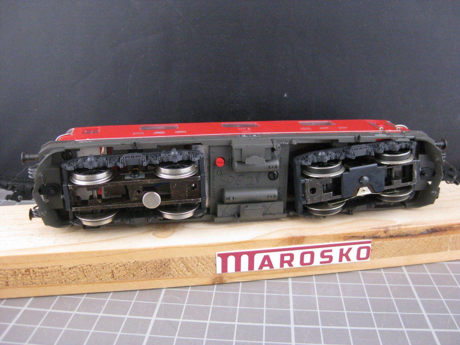 Fleischmann Modelleisenbahnen: Fleischmann SBB Re 4/4 II rot, mit passender Fleischmann Sc – Gebraucht aus Malters von Marosko 4