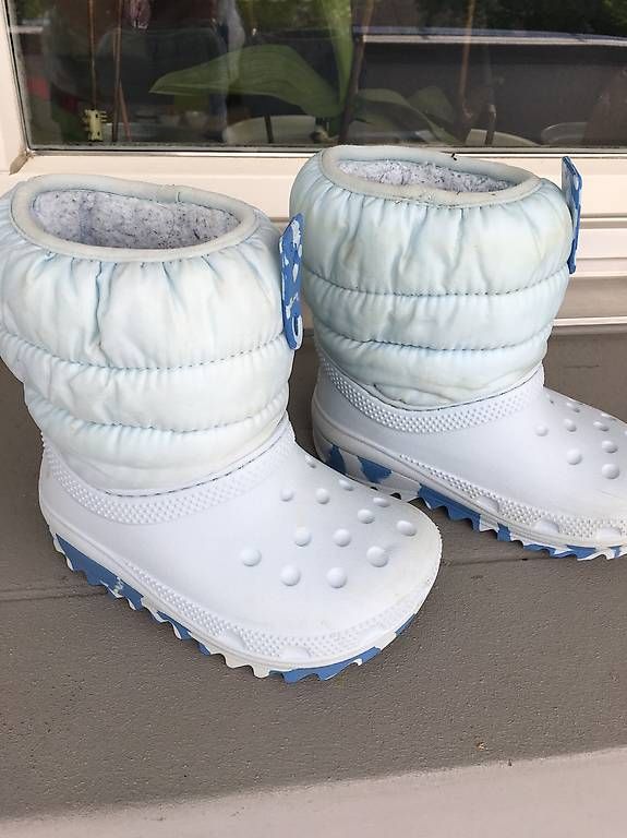 Crocs Scarpe per ragazzi: Crocs C8 24-25 Winterstiefel Boot Classic Neo Puff – Usato da Grenchen venduto da Tirana