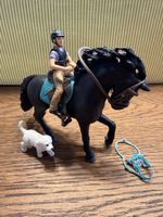 Schleich Pferd mit Reiterin und Hund