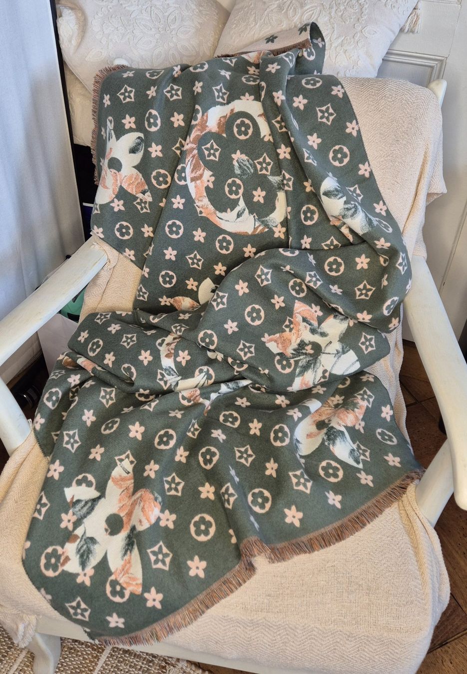 Foulard & Sciarpe: Schal aus Kaschmir und Viskose – Usato da Leissigen venduto da ali_k9v8 3