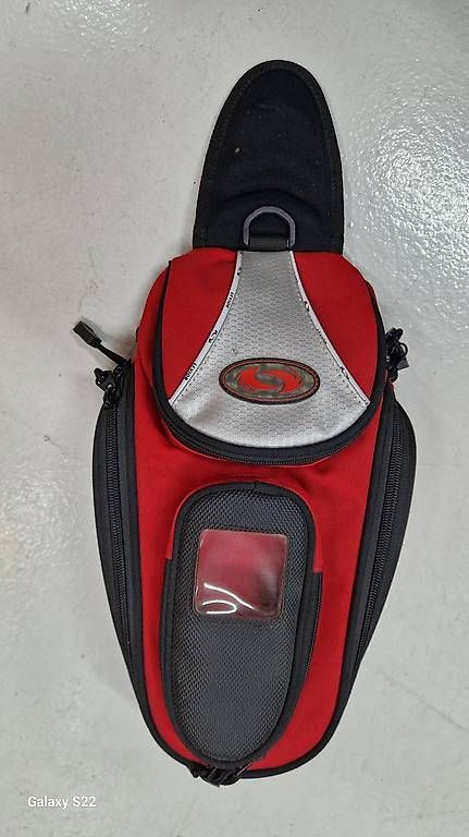 Rucksäcke: Tankrucksack magnetisch, klein und handlich, NEU – Neu und originalverpackt aus Winznau von Laurini11