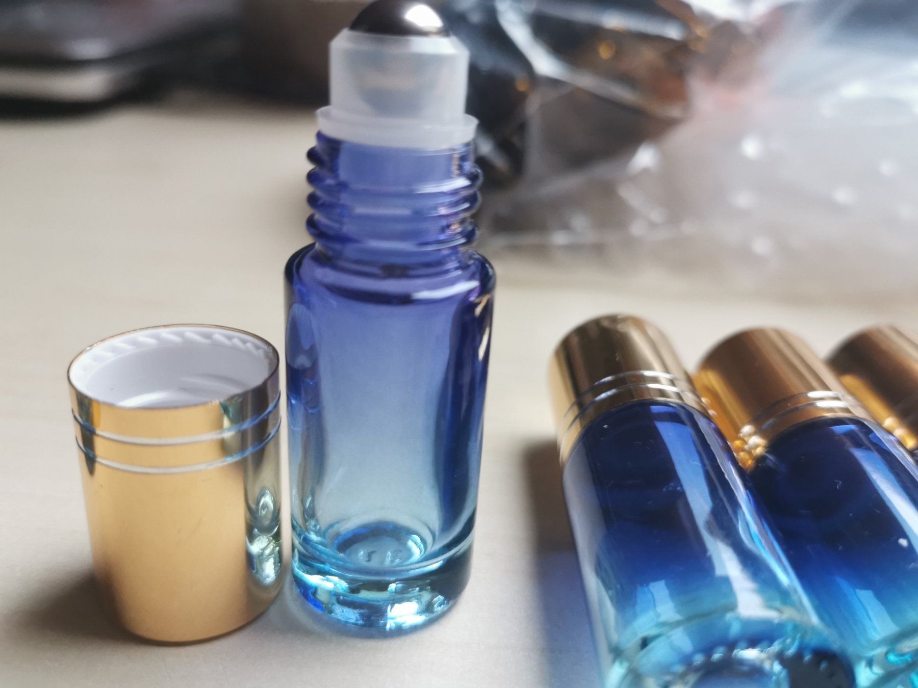 Altro in Stoviglie & Bicchieri: 13-teiliges Roll-on Fläschen – Nuovo (secondo la descrizione) da Oberkulm venduto da Preneur