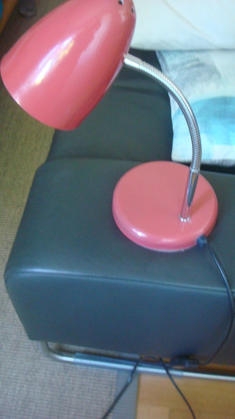 Lampen: Tischlampe dunkles Rosa – Gebraucht aus Münchenstein von Pesci6