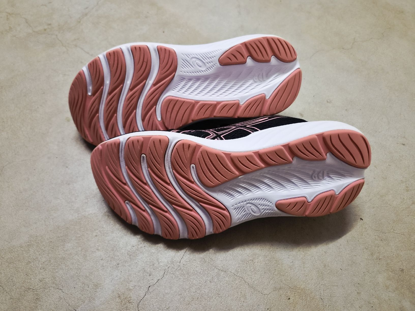 Asics Chaussures filles: Asics Turnschuhe – D'occasion à Veltheim AG par charly0815 1