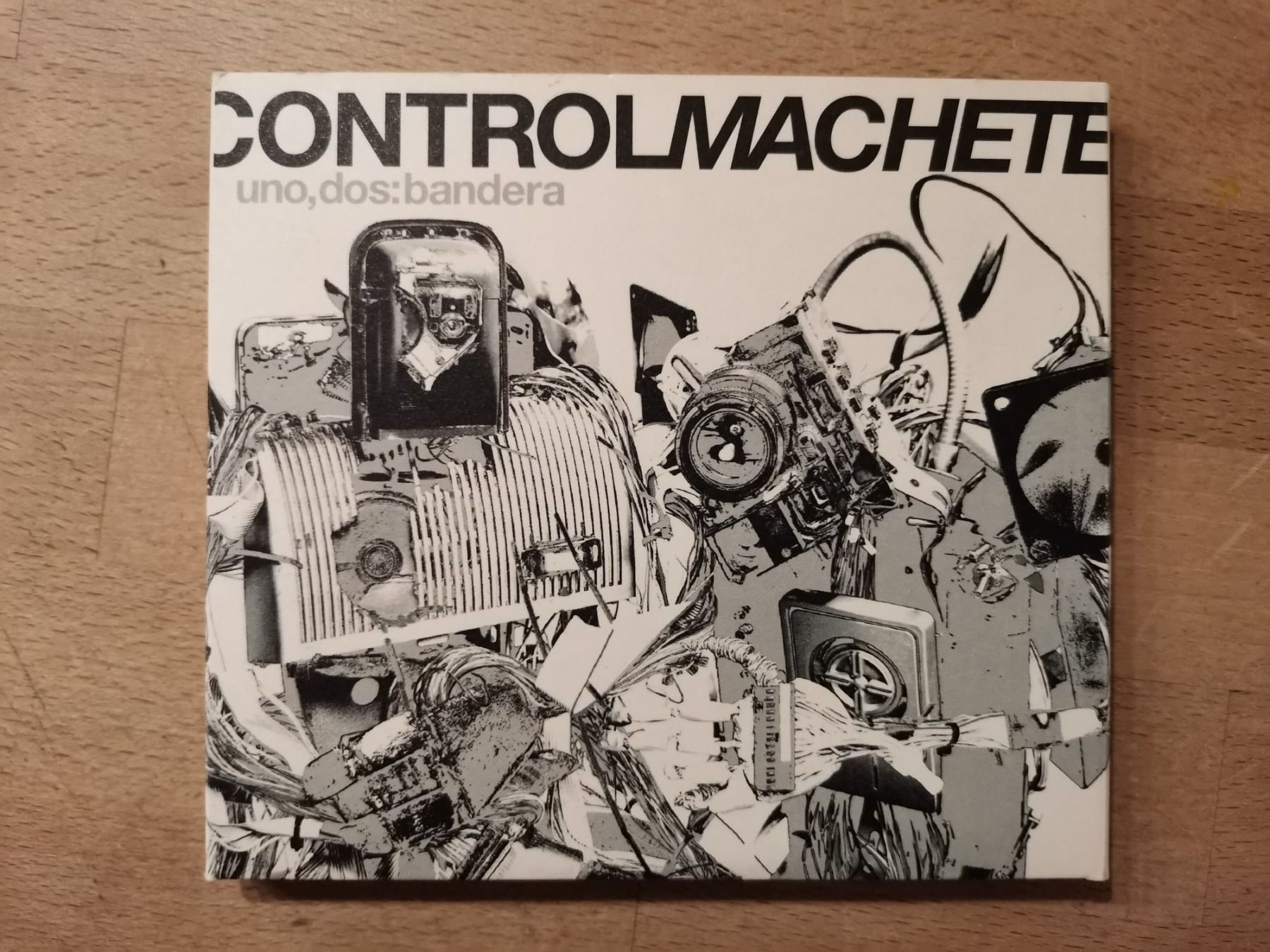 CDs: Control Machete / uno, dos: bandera – D'occasion à Biel / Bienne par Music74
