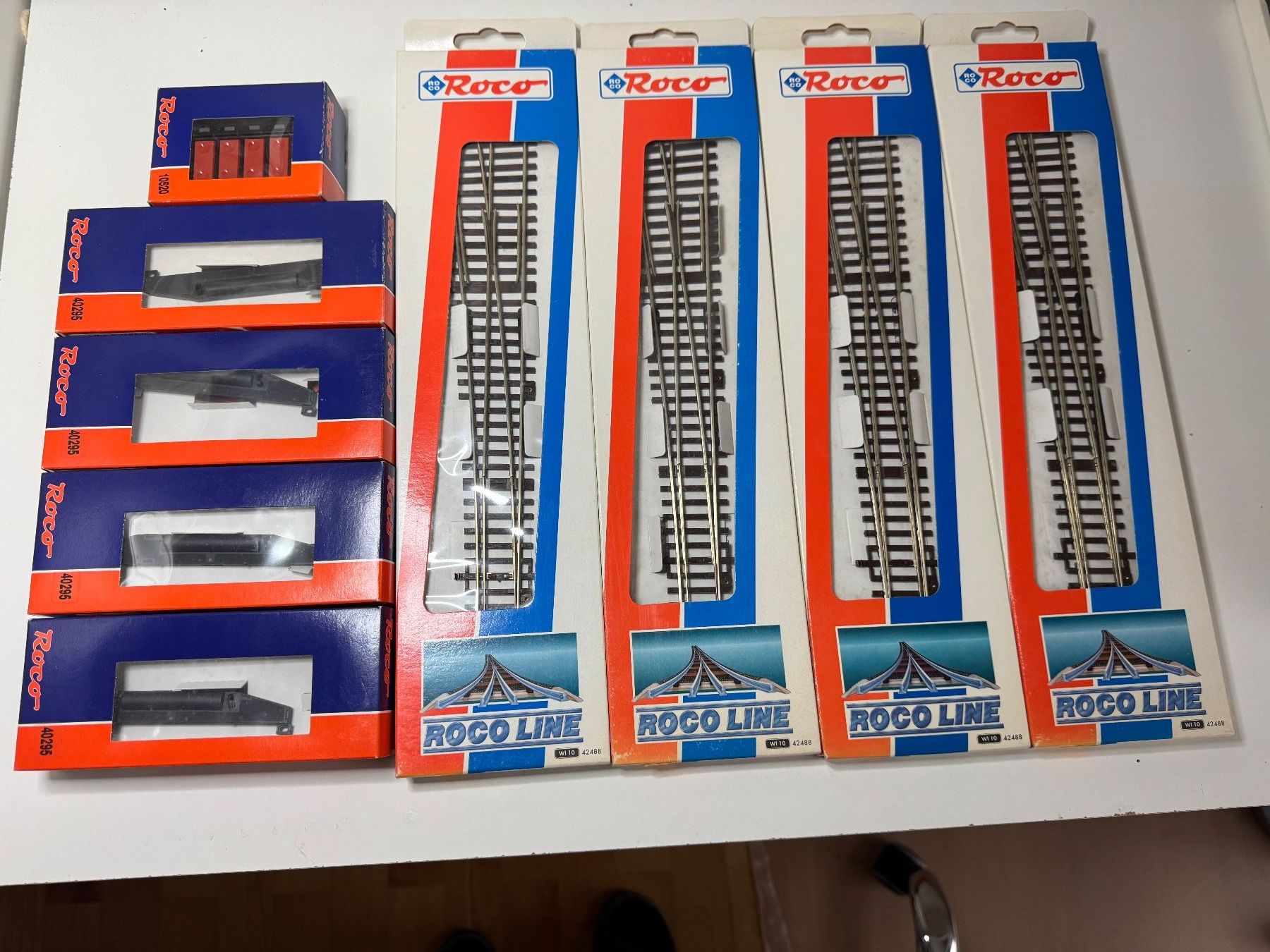 4 Roco-Weichen, links, mit Weichenantrieb und Wechseltaster (Neu und ...