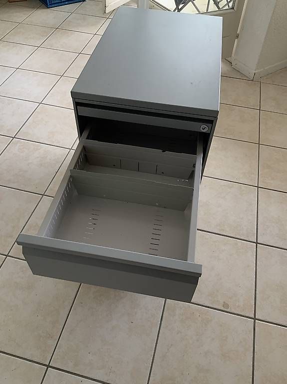 Schreibtische: Meuble de bureau – Gebraucht aus Gland von dbranche