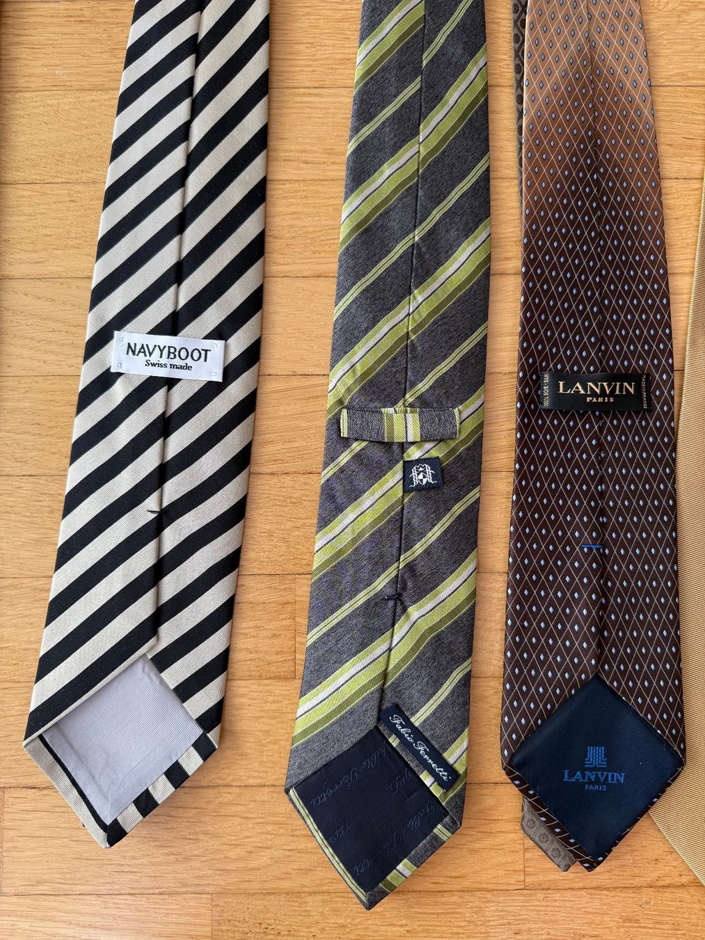 Cravatte: Krawatten Boss, Strellson, Lanvin, Navyboot, roccobarocco – Usato da Dübendorf venduto da Platino1 3